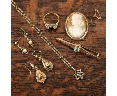 Collection of jewellery comprising of: a shell cameo brooch on yellow metal mount, 3.5cm overall, a 9ct gold bar brooch with 