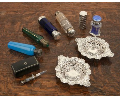 Collection of silver and perfume bottles comprising of: a pair of silver pierced dishes, a lacquered snuff box, a blue guillo