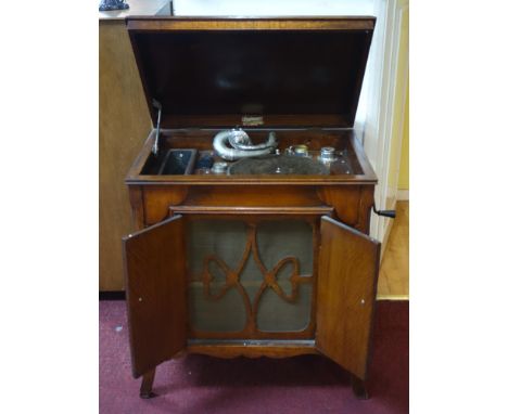 A vintage oak cased Excelsior gramophone, H.77 W.67 D.47cm 