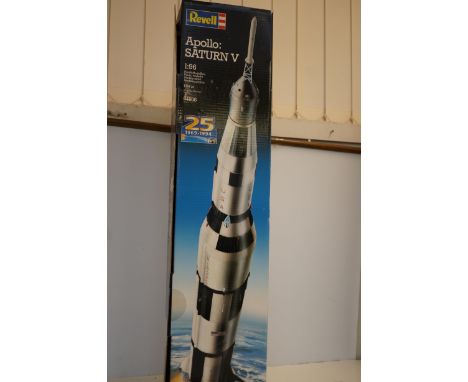 Revell Apollo saturn v 1/96 scale 114 cm - unassembled - not checked if complete 