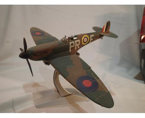 Corgi 1/32 scale Aviation Archive Spitfire X4590, ex display, missing canopy and antenna, unboxed. UK P&amp;P Group 2 (£20+VA