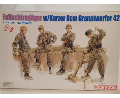 1/35 scale Dragon figure kit, Fallschirmjager and Granatwerfer, appears as new, unchecked. UK P&amp;P Group 1 (£16+VAT for th