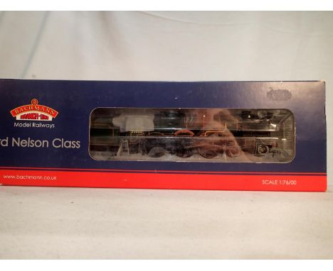 Bachmann 31-409, Lord Nelson class, 30865, Sir John Hawkins, green, early crest, near mint condition, storage wear to box. UK