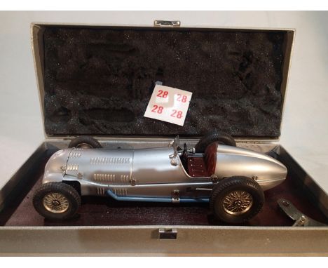 Marklin tinplate clock work W154 racing car, silver, 28 cm, excellent condition, with No. 28 decals and key, some degrading o