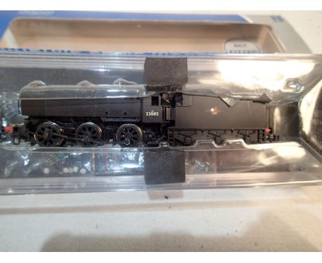 N gauge Dapol ND207AD BR Q1 class loco, black, 33005, late crest, D.C.C fitted, near mint, storage wear to box. UK P&amp;P Gr
