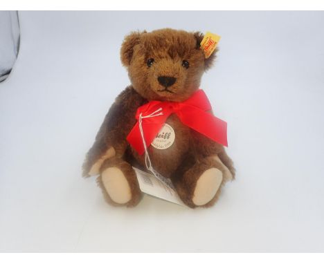 Steiff Teddy bear 1909, 000423, with tags, 24cm H. UK P&amp;P Group 1 (£16+VAT for the first lot and £2+VAT for  subsequent l