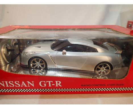 XQ 1/18 scale Nissan GT-R, radio control, near mint condition, boxed. UK P&amp;P Group 1 (£16+VAT for the first lot and £2+VA