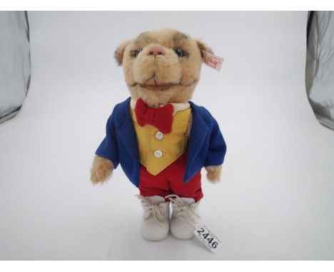 Steiff Algy Pug, 653582, with ear tag, 28cm H. UK P&amp;P Group 1 (£16+VAT for the first lot and £2+VAT for subsequent lots) 