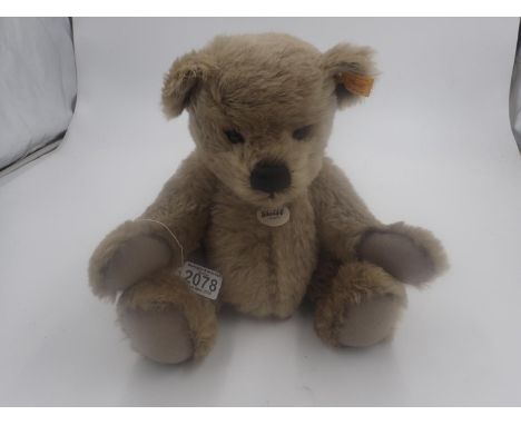 Steiff Classic teddy bear, 039683, 33cm H. UK P&amp;P Group 2 (£20+VAT for the first lot and £4+VAT for subsequent lots) 