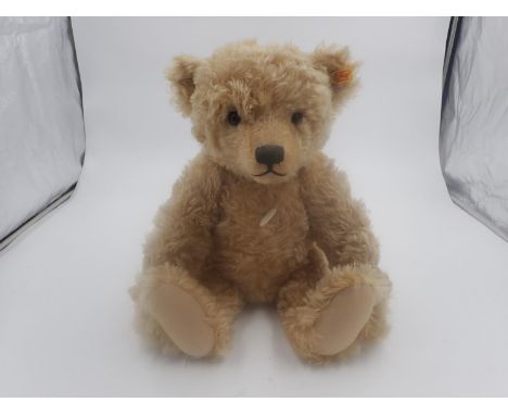 Steiff Classic 1905 replica mohair bear, with tags, 50cm H. UK P&amp;P Group 2 (£20+VAT for the first lot and £4+VAT for subs