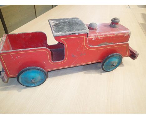 Vintage Triang wooden pull-along train, original condition. UK P&amp;P Group 3 (£30+VAT for the first lot and £8+VAT for subs
