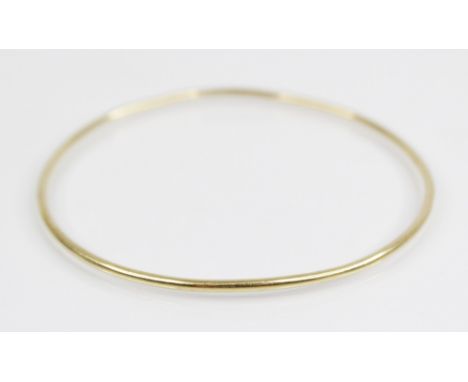 An 18ct gold bangle, marks for Sheffield 2000, of plain polished circular form, 6.8cm wide, weight 9.0gms 