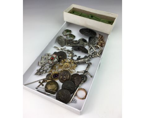 A collection of vintage costume jewellery etc, comprising of various brooches to include a Scottish CEARD 'Seabirds' example;