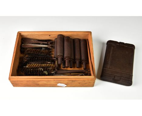 Guernsey German Occupation interest - German WWII rifle cleaning kit, the tin box stamped CMR 43 (Hawig, Hauswirtschafts - Ma