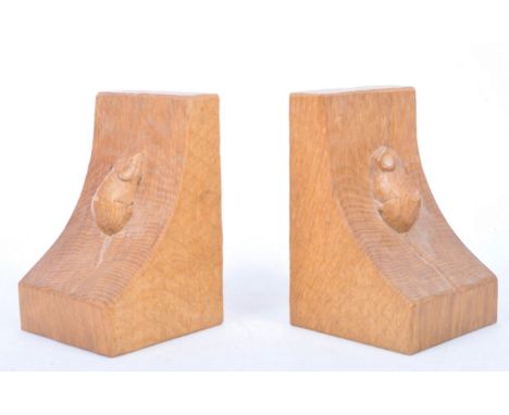 Robert ' Mouseman ' Thompson of Kilburn - A pair of solid English oak hand carved bookends. Each book end&nbsp; measuring app