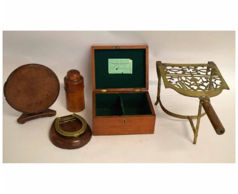Mixed Lot comprising an apprentice piece mahogany tilt top table, a 18th century Masonic brass trivet, a horseshoe formed kno