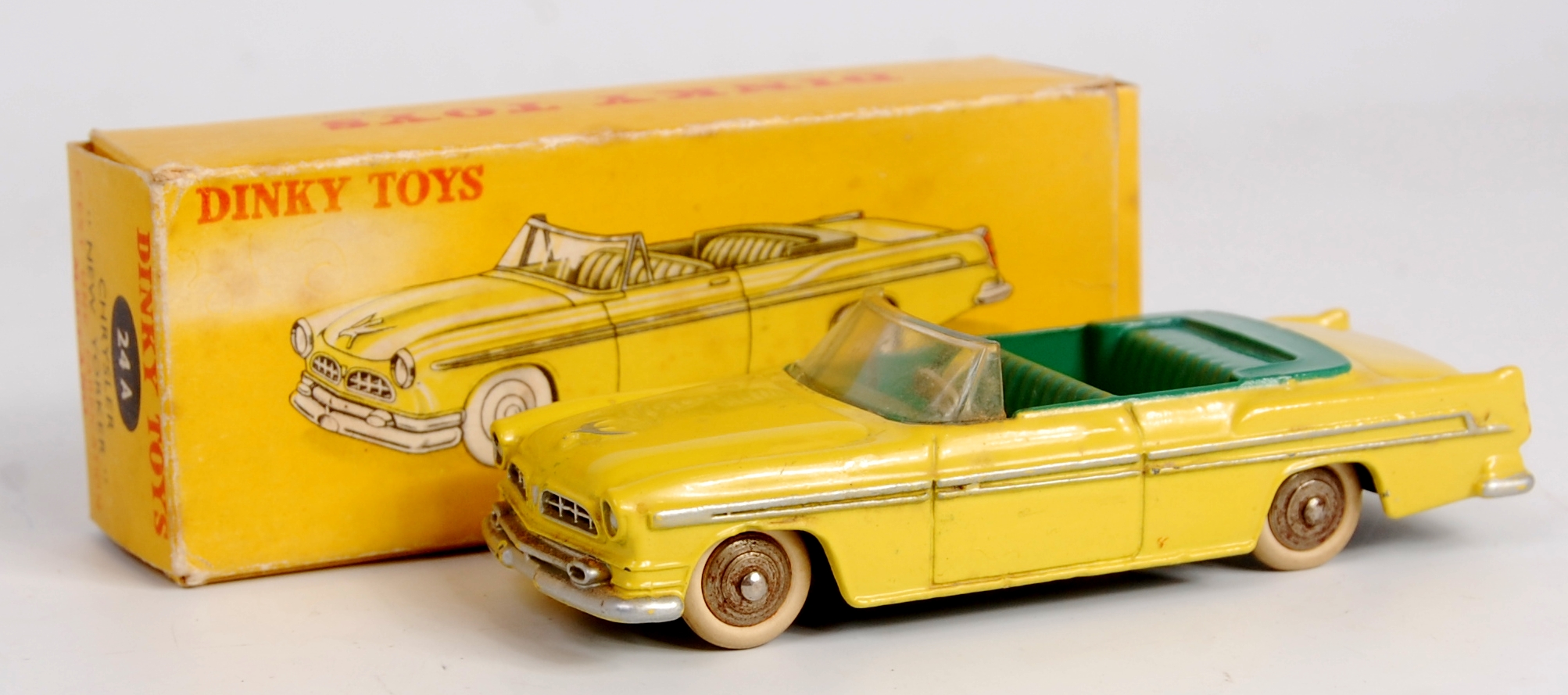 24A 520 Chrysler New Yorker Lot de 4 pneus ronds 15//8 BLANC DINKY TOYS