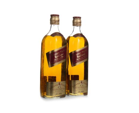JOHNNIE WALKER RED LABEL (2) Blended Scotch Whisky 70cl, 40% volume. Two bottles.
