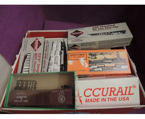 A selection of HO scale plastic and metal rolling stock kits including Roundhouse, Walthers, Proto etc, approx 21