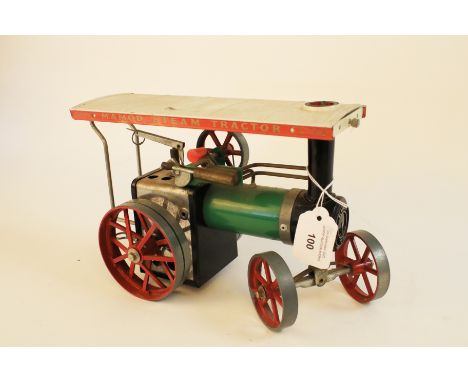 Mamod TE1A model steam tractor in green, black and red. L25cm