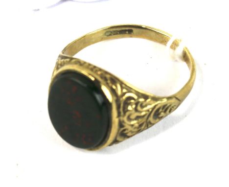 A vintage 9ct gold gents signet ring. The engraved band set with an oval shaped bloodstone, size P, 2.8g