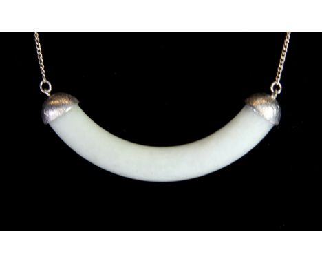 A 925 silver mounted polished jade / hardstone necklace.