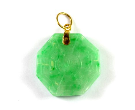 A yellow metal (tested 18ct) mounted carved jade pendant, Dia. 2.3cm.