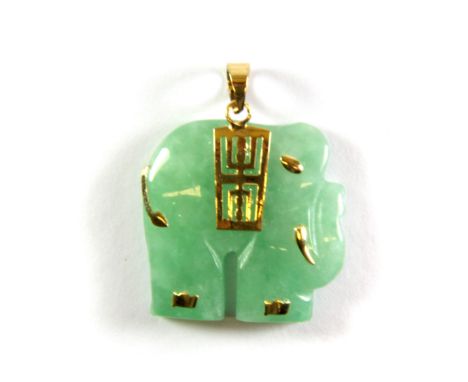 A gilt mounted carved jade elephant pendant, H. 2.5cm.