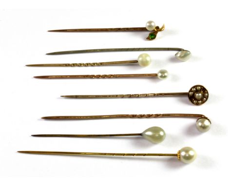 Eight antique 9ct gold pearl set antique stick pins (approx. 8.6gr overall).