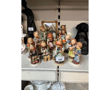 Approx. 12 Hummel figures 