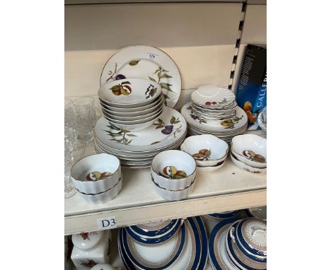 Royal Worcester Evesham table wares including 6 each of dinner plates, 8 inch plates, bowls etc - 30 pieces 