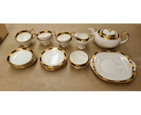 An Aynsley 'Express' teaset, 22pcs.Condition:- Good, no sign of any damage or repair.Inventory:- 6 x side plates, 6 x saucers