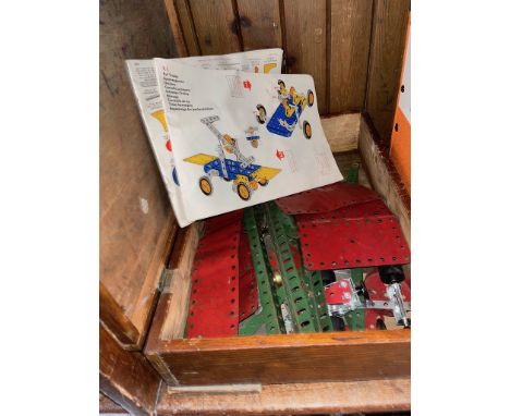 A vintage Meccano rail trolley in original wooden box with manual, etc. 