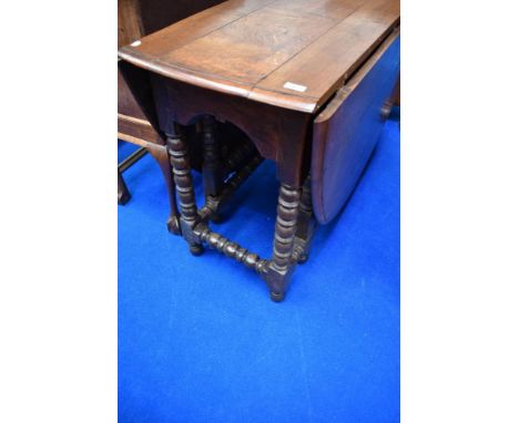 A period oak drop leaf dining table having turned gate legs