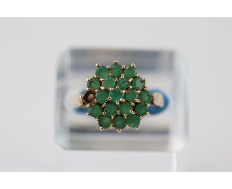 Ladies 9ct Gold Emerald set ring Size R. 4.6g total weight 