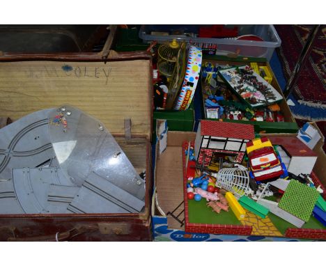 A QUANTITY OF VINTAGE TOYS ETC, to include Britains lead soldiers, boxed collectors diecast vehicles, playworn diecast vehicl