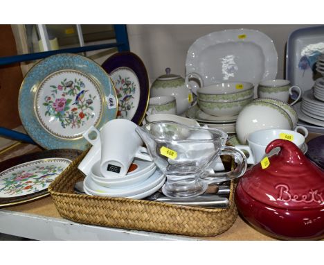 A QUANTITY OF ASSORTED CERAMICS, including three Aynsley Pembroke pattern cabinet plates, fifteen pieces of Denby 'Monsoon' p