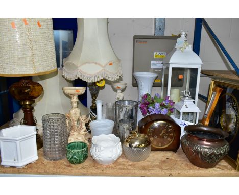 A QUANTITY OF TABLE LAMPS, CERAMIC PLANTERS, CLOCKS, ETC, including an Edwardian copper jardiniere, decorative candleholders,