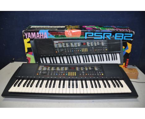 A YAMAHA PSR82 electric keyboard in original box and stand (2) (PAT pass and working)