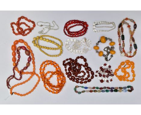 SEMI-PRECIOUS GEMSTONE AND PLASTIC BEAD NECKLACES, to include an oval carnelian bead necklace fitted with a yellow metal spri