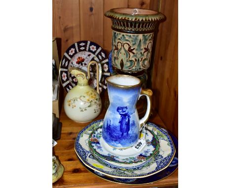 A GROUP OF ROYAL DOULTON CERAMICS AND A ROYAL CROWN DERBY PLATE, comprising a Doulton Lambeth pedestal vase with incised gree