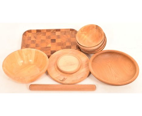 Eleven various wooden kitchen items including bowls, tray rolling pin etc. (11)