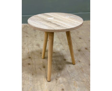 Glenmorangie: an oak circular top lamp table on tripod turned tapered supports (h.44cm x d.40cm)