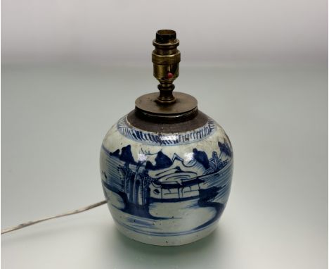 A Chinese Caton ware blue and white ginger jar table lamp. (h-26cm)