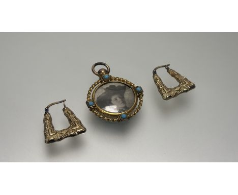 An Edwardian yellow metal circular double-sided portrait locket with rope border set four turquoise set beads: d. x 3cm and a