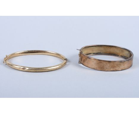 A 9ct gold bangle with engraved floral decoration and another 9ct gold bangle, 27.1g 
