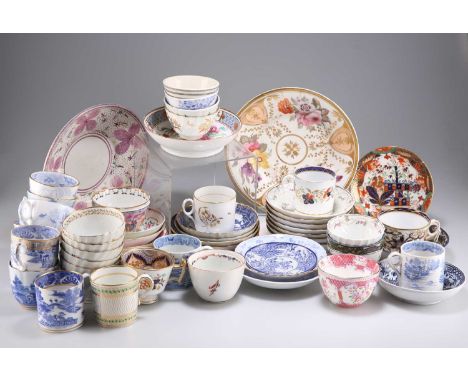 A COLLECTION OF 18TH AND 19TH CENTURY TEA WARES mainly 18th Century English, including tea bowls, saucers, cups and side plat
