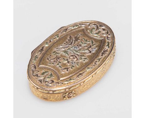 A FINE 18TH CENTURY FRENCH TRI-COLOUR GOLD BOX, CIRCA 1790 the top with borders of leaves and scrolls in high relief with a c
