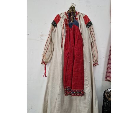 A VINTAGE EMBROIDERED TRADITIONAL SMOCK DRESS WITH SEWN SASH / BELT.&nbsp;