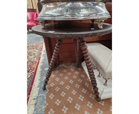 A STAINED WOOD CIRCULAR COFFEE TABLE ON THREE BOBBIN TURNED LEGS.   Dia. 60.5 x H 64cms.